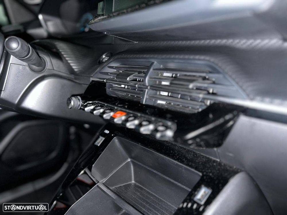 Peugeot e-2008 50 kWh Active Pack - 8