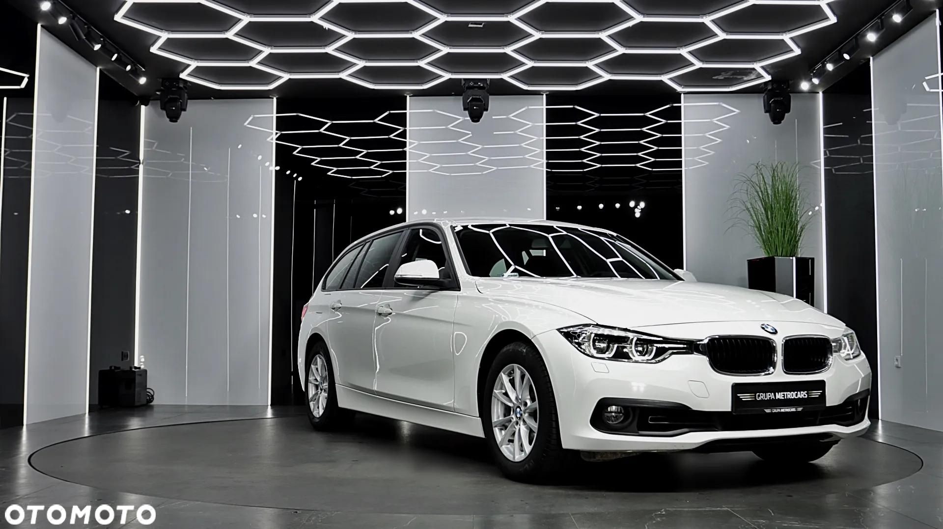 BMW Seria 3 318i GPF - 14