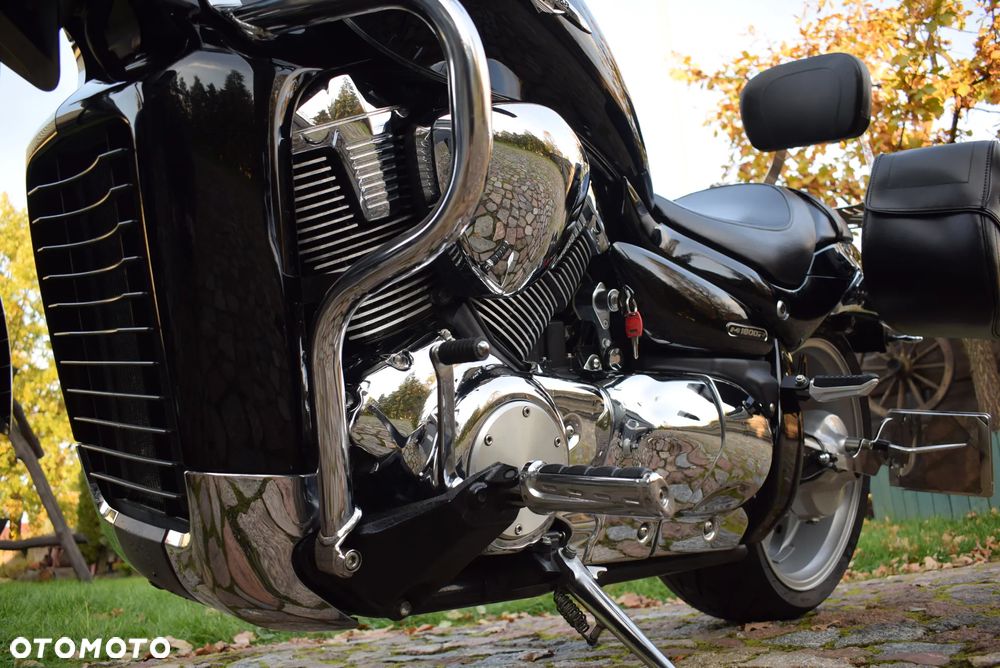 Suzuki Intruder - 24