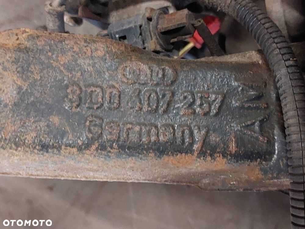 AMORTYZATOR ZWROTNICA LEWY PRAWY PRZÓD WAHACZE HAMULCE PASSAT B5 FL 2.3 VR5 - 13