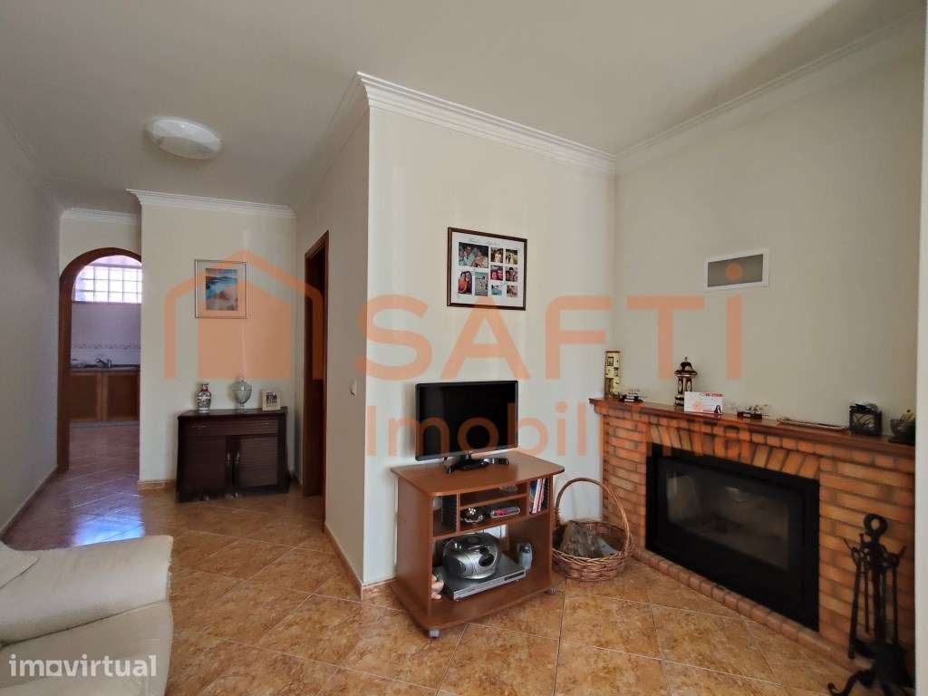 MORADIA T3 COM GARAGEM, TERRENO DE CULTIVO E POÇO DE REGA - Grande imagem: 3/37