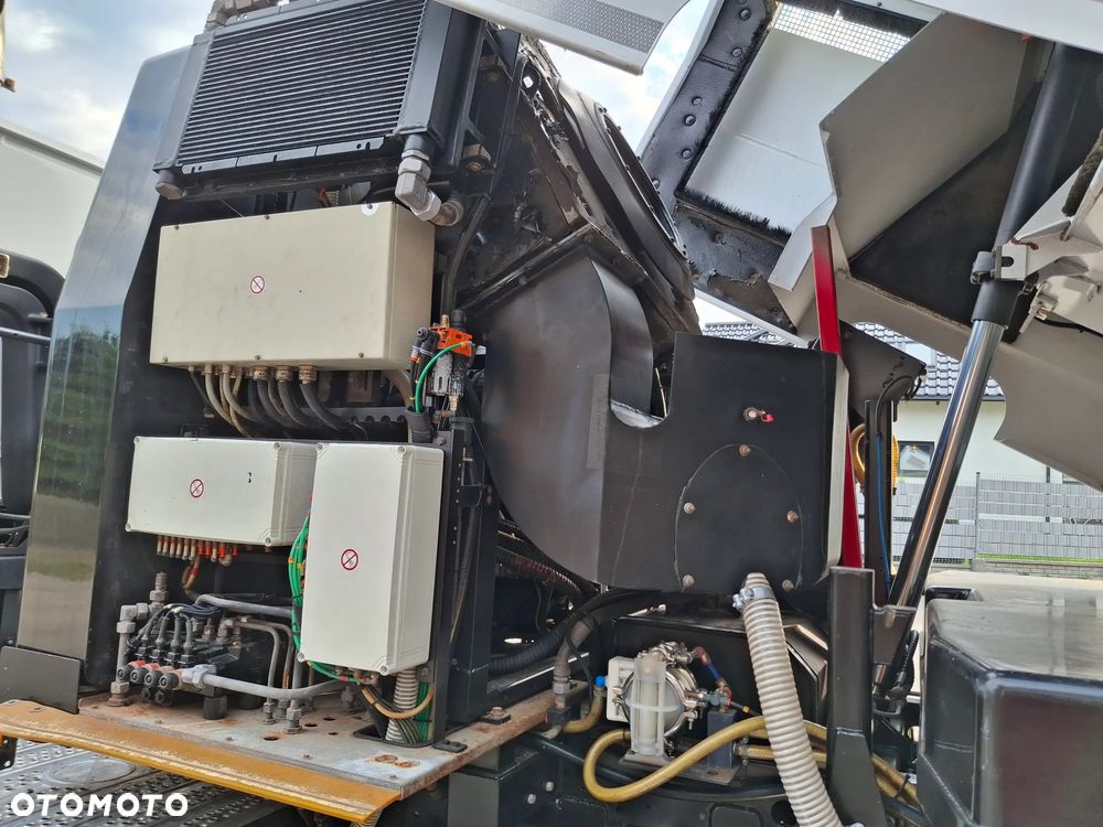 Mercedes-Benz Econic 1827 Zamiatarka FAUN Viajet EURO 6 PM10 Dodatkowy Silnik W Zabudowie Dodatkowa Szczotka Odchwaszczarka Dodatkowy Zbiornik Wody Rura do Liści Studzienek Samochód Jak Nowy 860 km Przebiegu 2023 Rok Zamiatarka Uliczna - 22