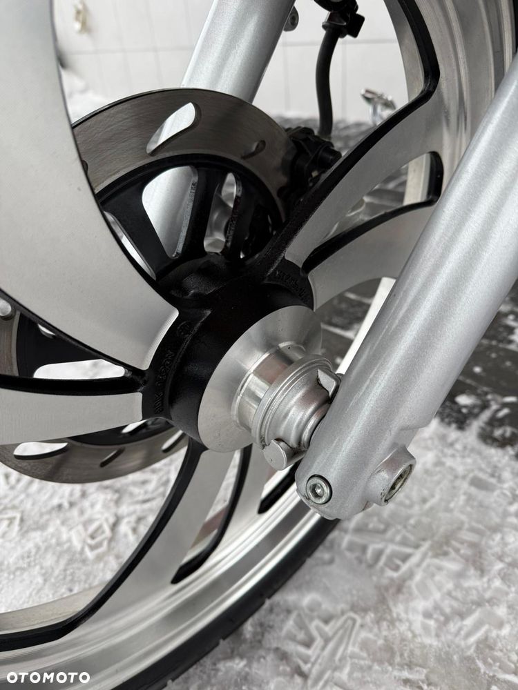 Suzuki Marauder - 17