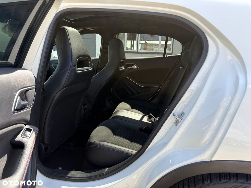 Mercedes-Benz GLA 200 7G-DCT AMG Line - 14