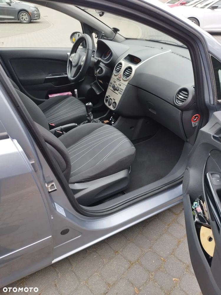 Opel Corsa 1.4 16V - 10