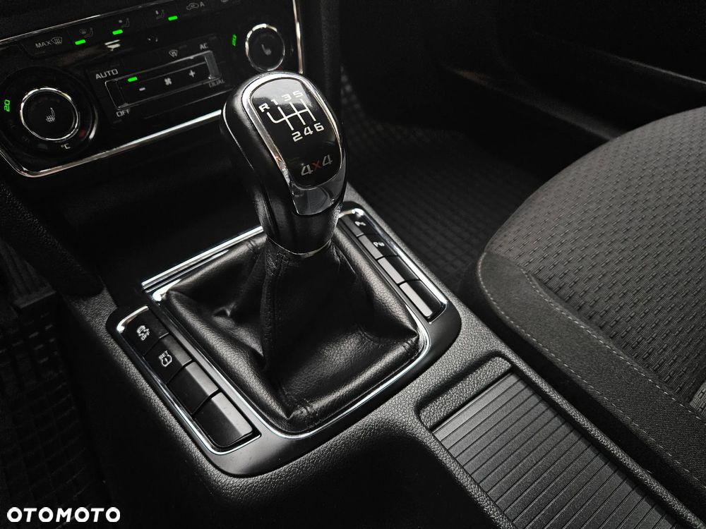 Skoda Superb 2.0 TDI 4x4 Elegance - 26