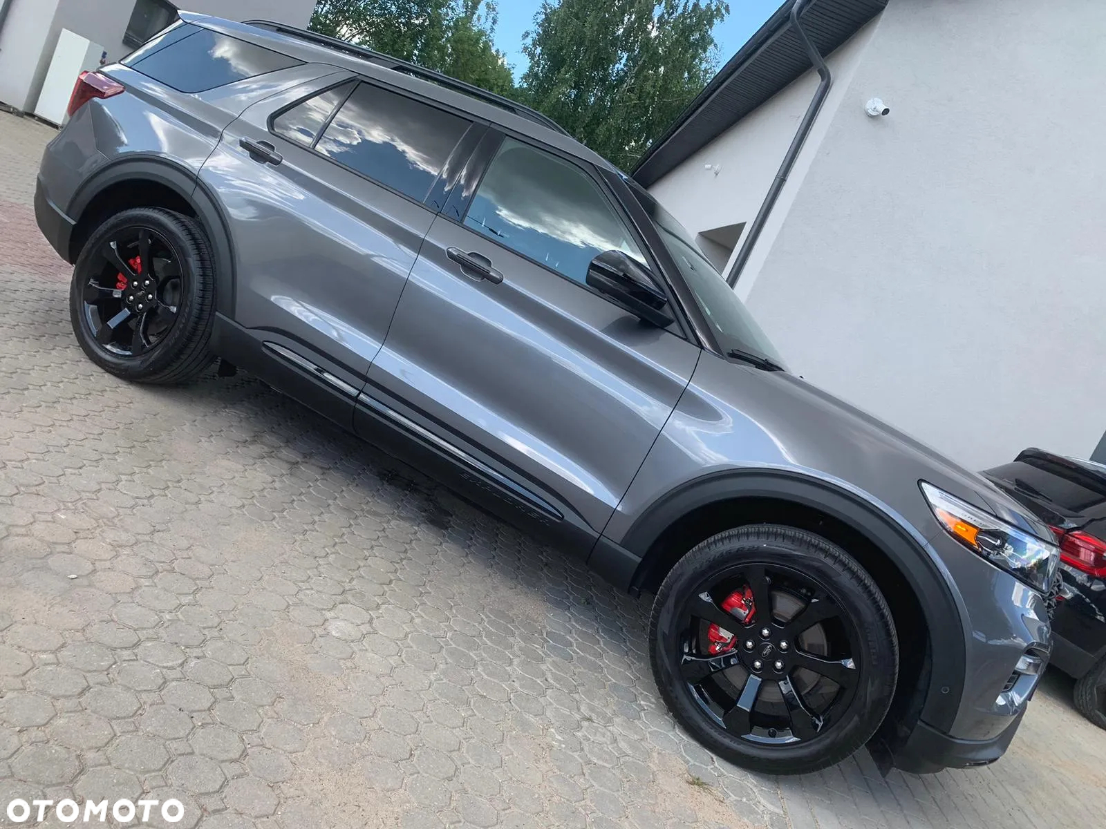 Ford Explorer - 32