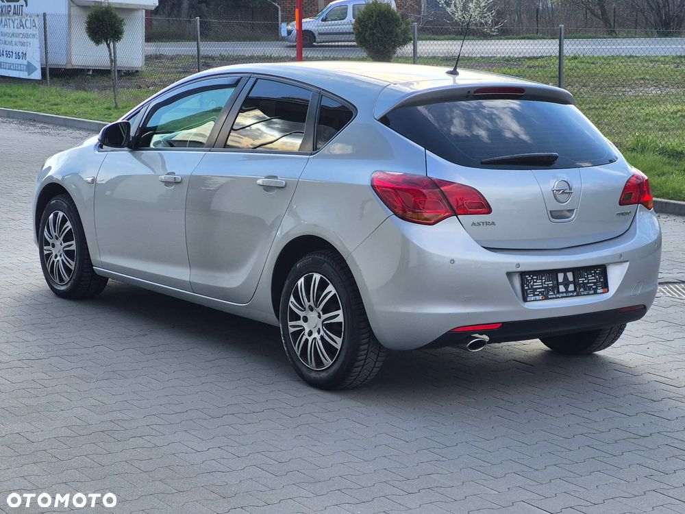 Opel Astra 1.4 Turbo - 4