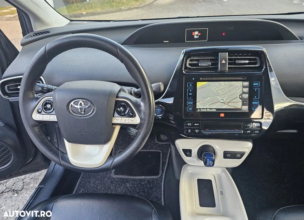 Toyota Prius Hybrid Executive - 13