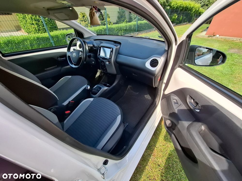 Toyota Aygo x-play club - 4