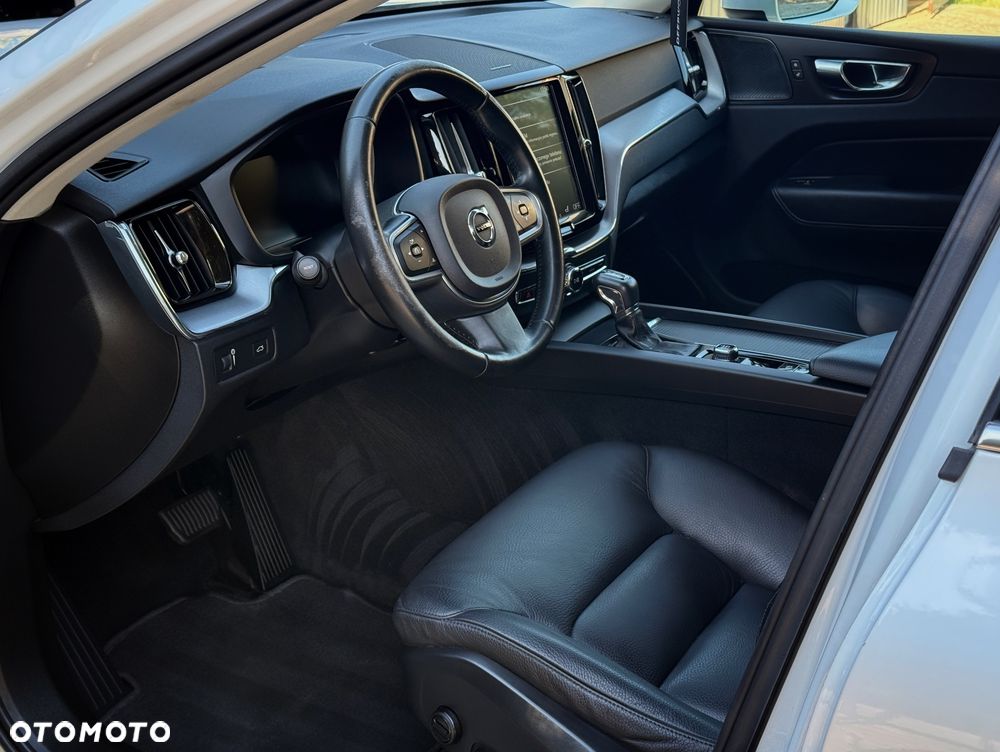 Volvo XC 60 D4 Momentum Pro - 17