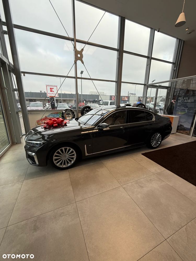 BMW Seria 7 750i xDrive sport - 6