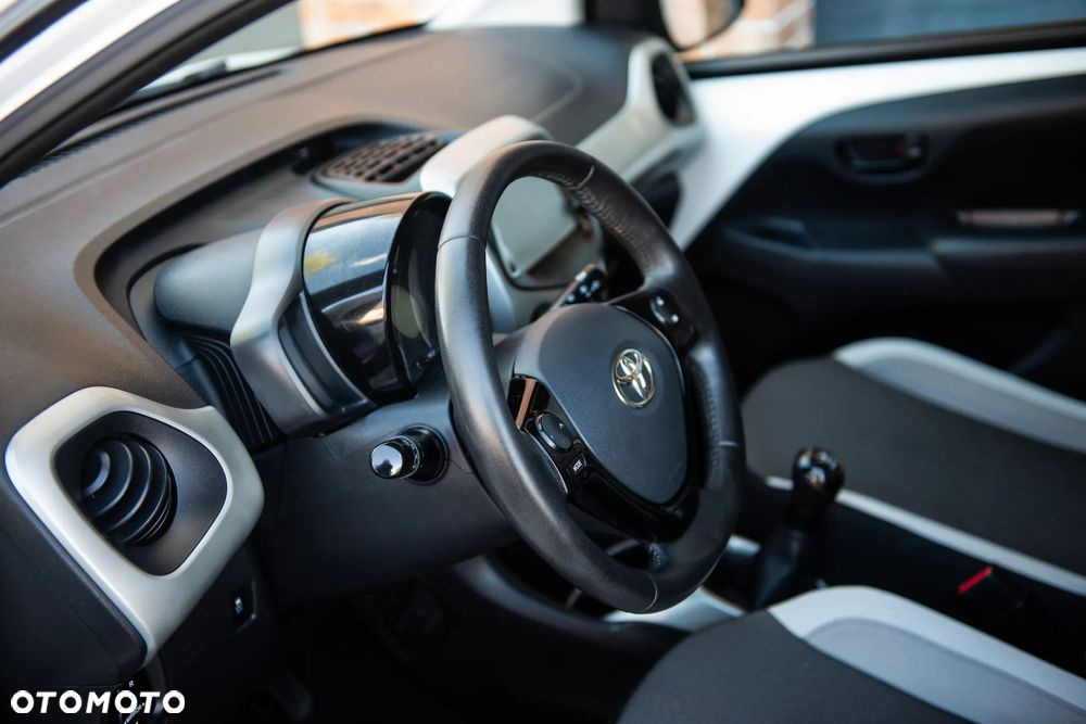 Toyota Aygo x-play Eco - 11