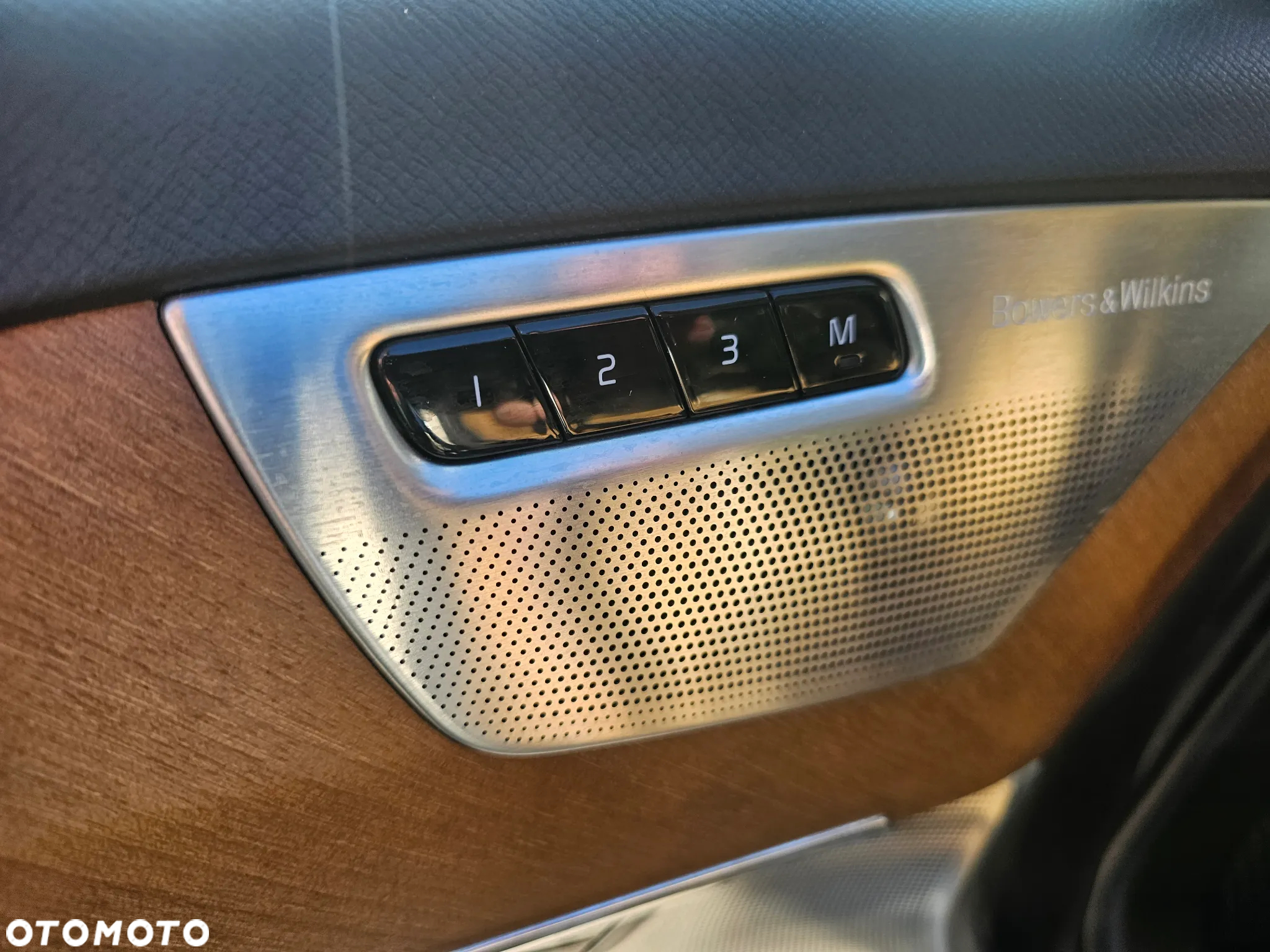 Volvo XC 90 T8 AWD Plug-In Hybrid Momentum 7os - 32