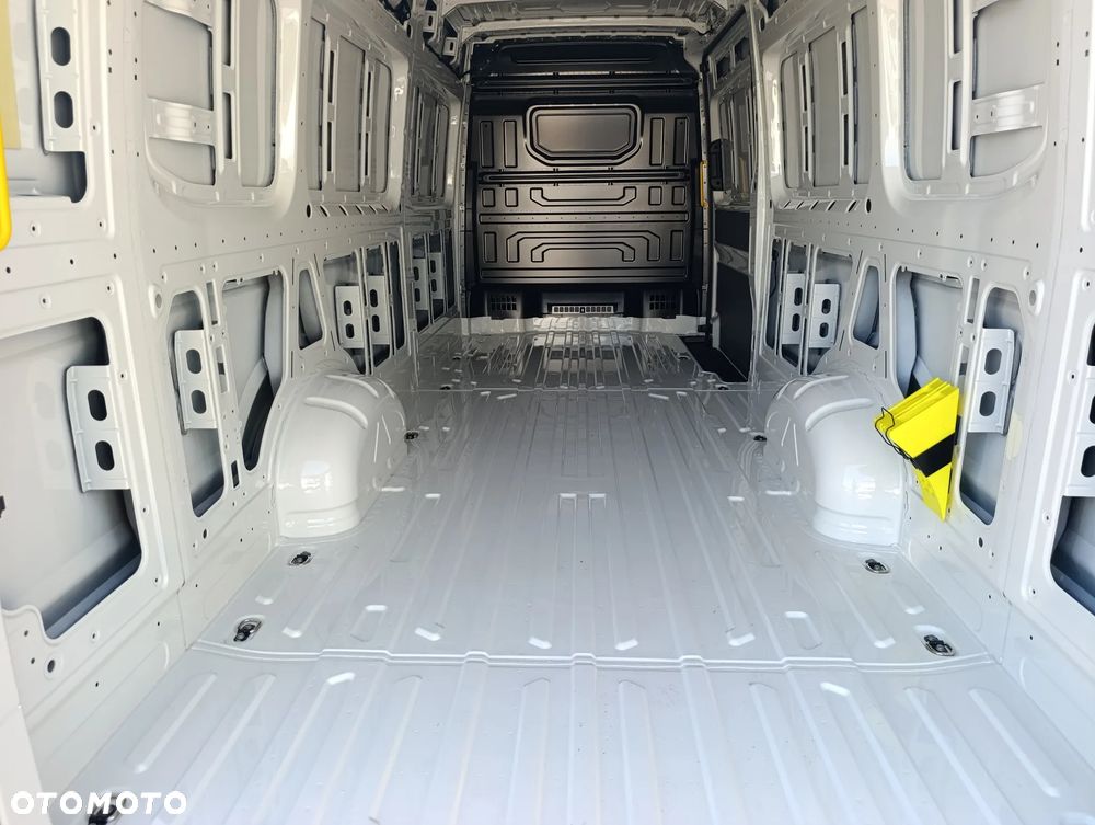 Volkswagen Crafter - 12