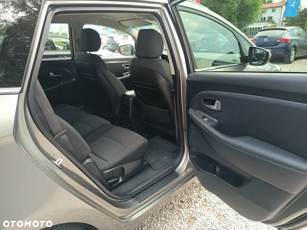 Kia Carens 1.6 GDI Attract - 31