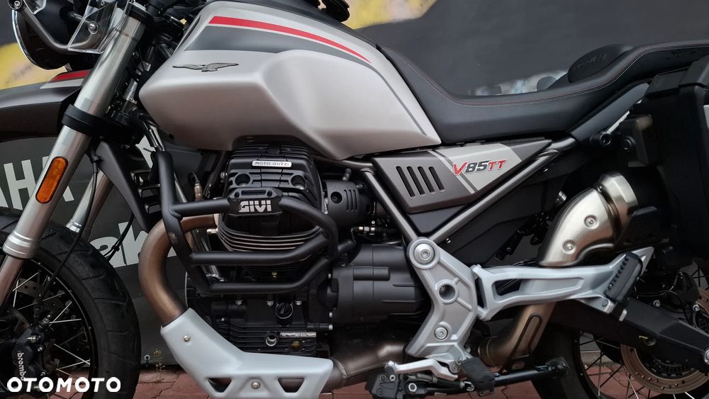 Moto Guzzi V85 - 12