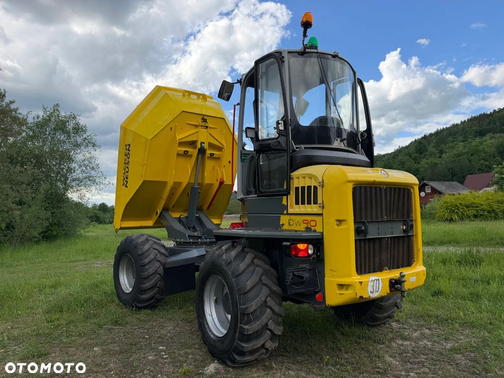 Wacker Neuson DW90 Wozidło 4x4 OBROTOWE.  9 ton ładowność z Pełną kabiną.  1799 mtg 2022 rok. Jak nowe z salonu PERKINS turbo silnik 4cylindry! Pochodzi z Norweskiego Gospodarstwa Ziemniaczanego! Pełne sterowanie dżojstik REWERS HYDROSTATIC. Ogrzewana wentylowana Kabina Opony zero zużycia. Aktualna DEKRA. Kamery wysokiej jakośći! Zero luzów i wycieków. Szybka wolna jazda. Wielka Okazja. Oświetlenie pełne Fabryczne. Hak. Podzespoły dosłownie Nowe! Lokalizacja NOWY SĄCZA - 38