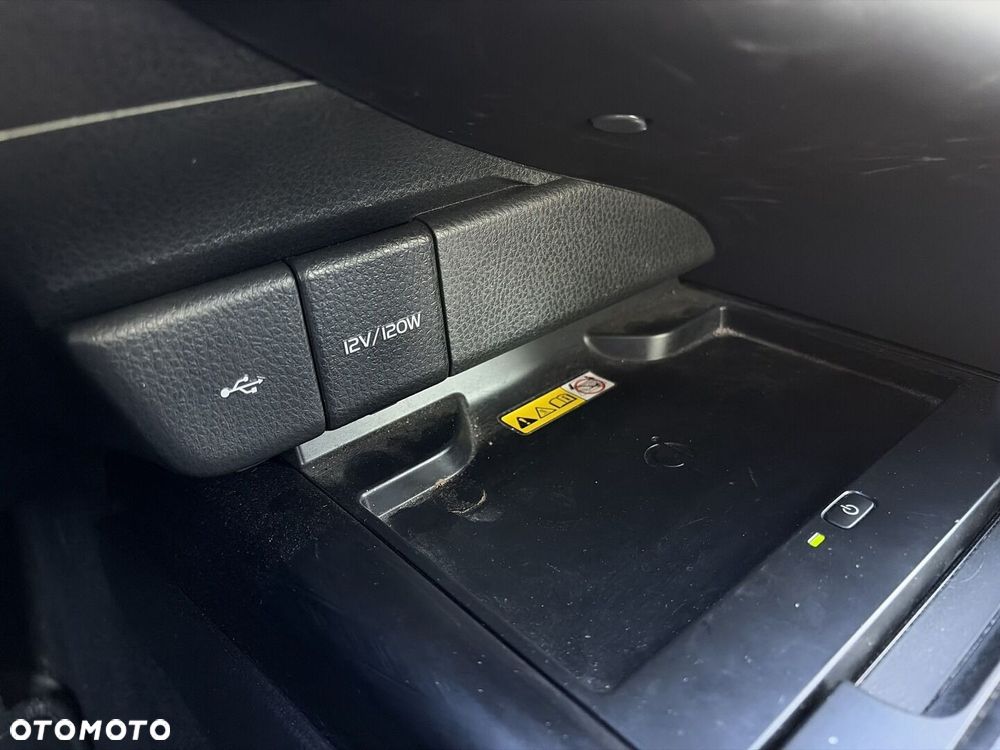 Toyota Camry 2.5 Hybrid Executive CVT - 25