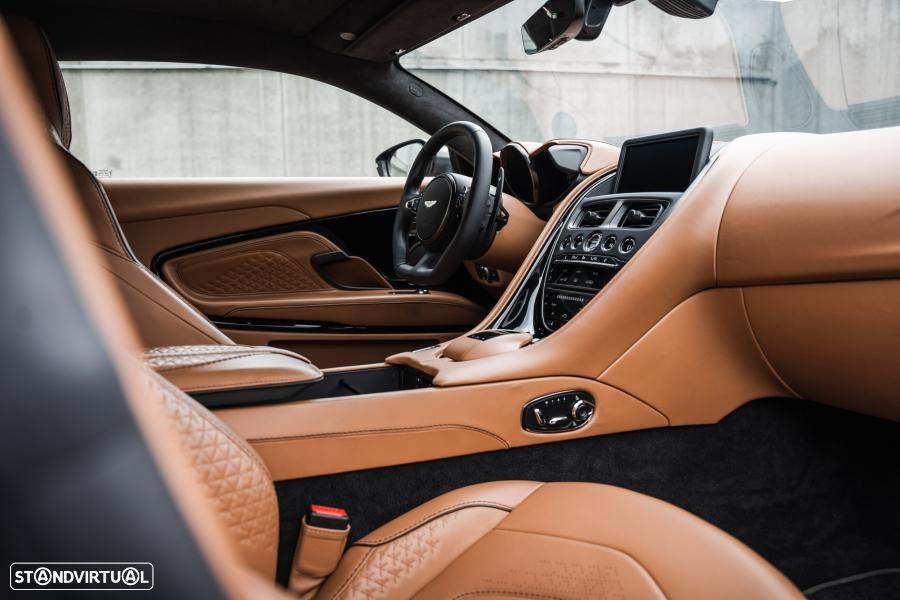 Aston Martin DBS Coupe Superleggera - 32