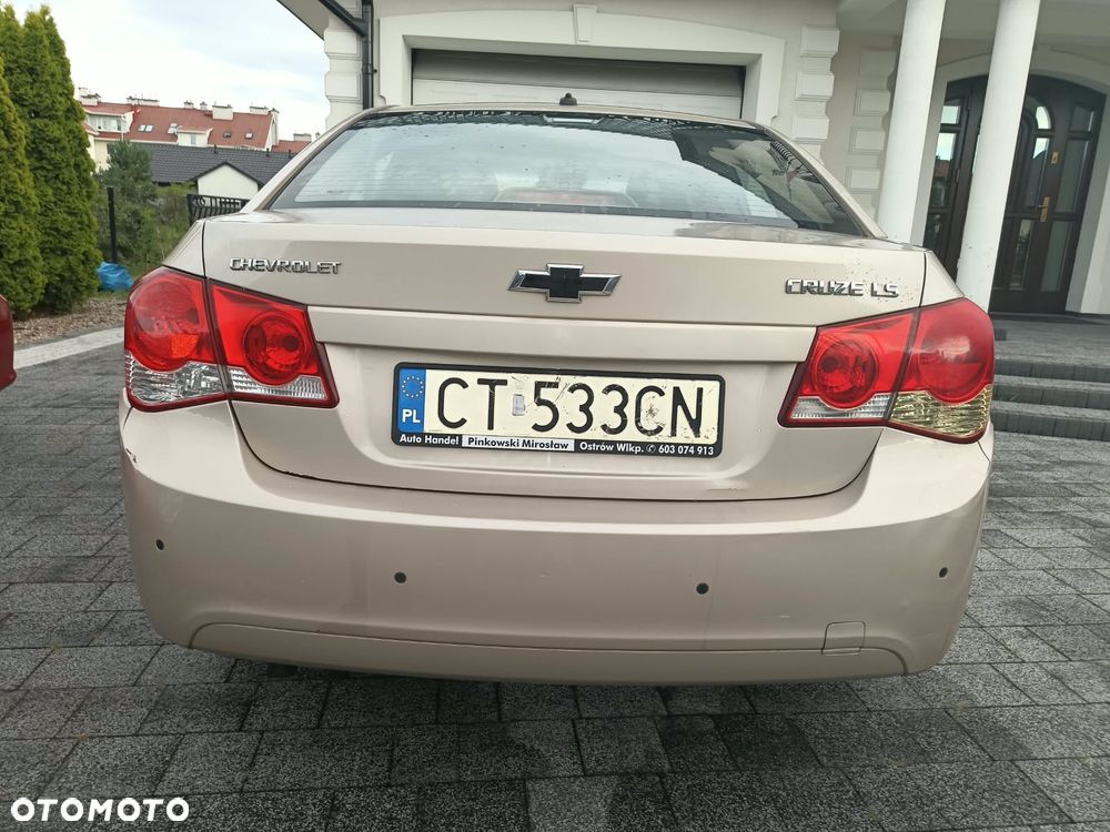 Chevrolet Cruze 1.6 LS - 6