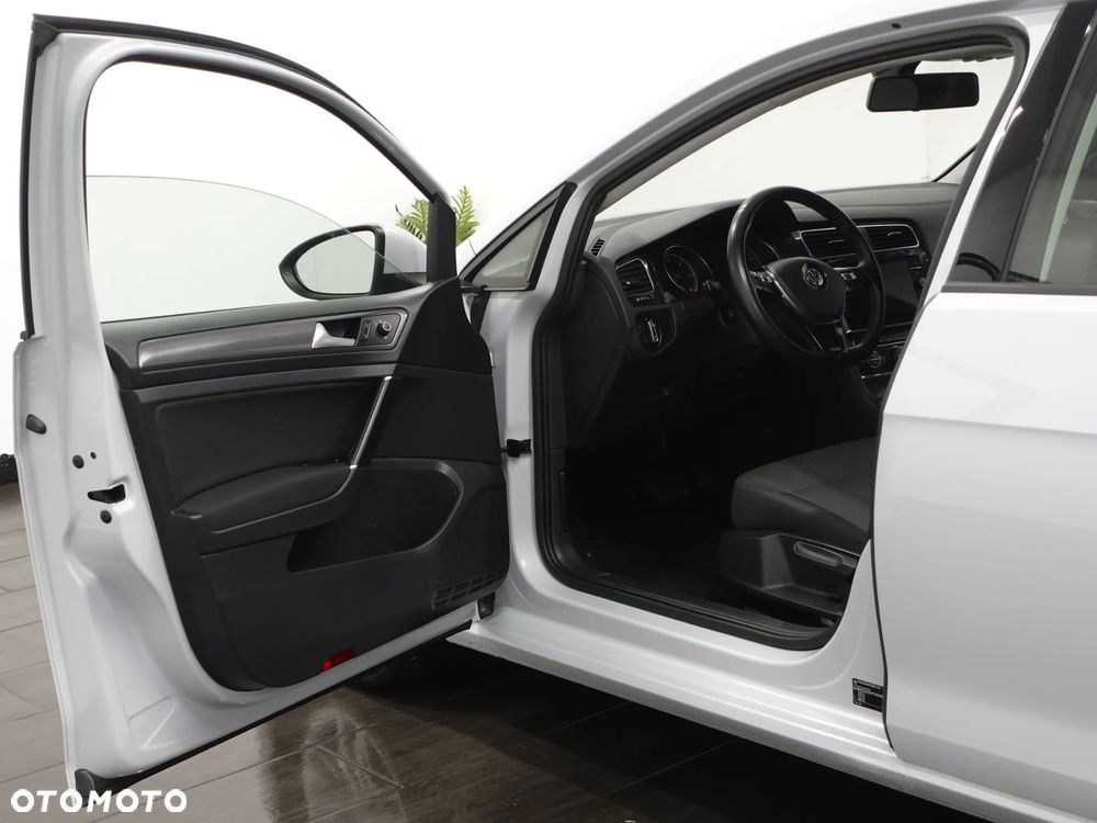 Volkswagen Golf 1.6 TDI SCR DSG Comfortline - 18