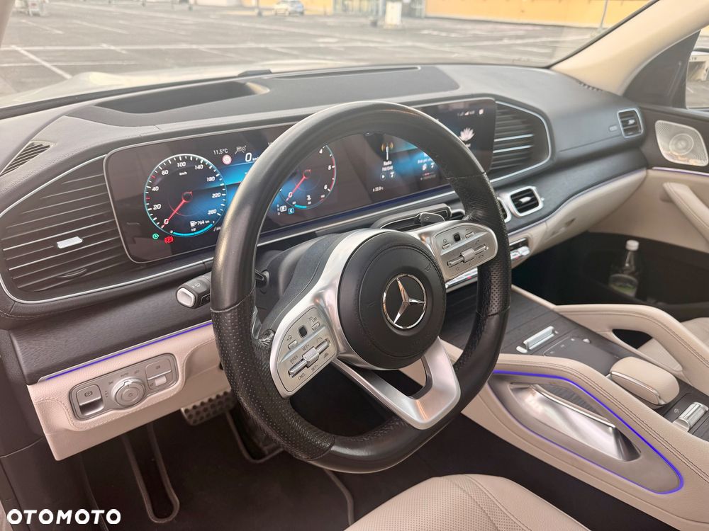 Mercedes-Benz GLS - 21