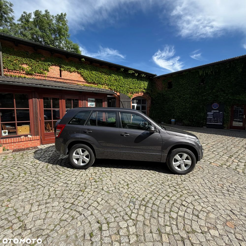 Suzuki Grand Vitara 2.0 - 10