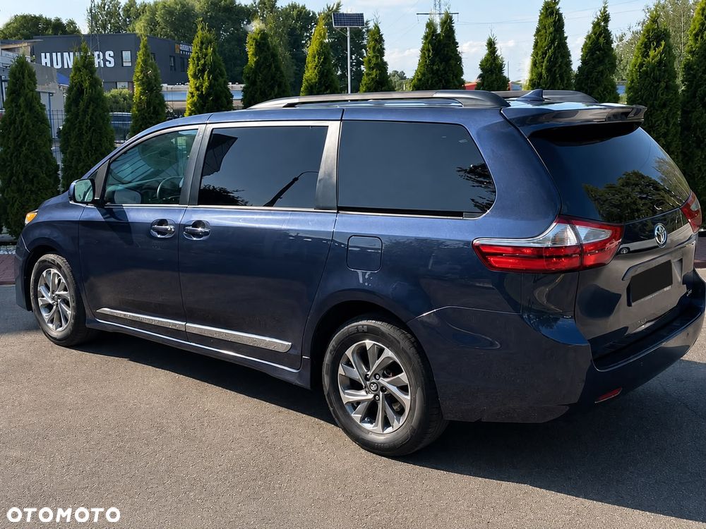 Toyota Sienna 3.5 V6 - 4