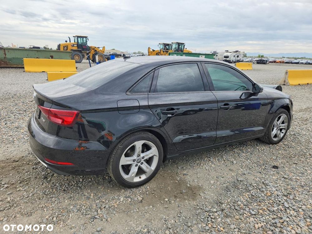 Audi A3 Limousine 40 TFSI quattro S tronic sport - 4