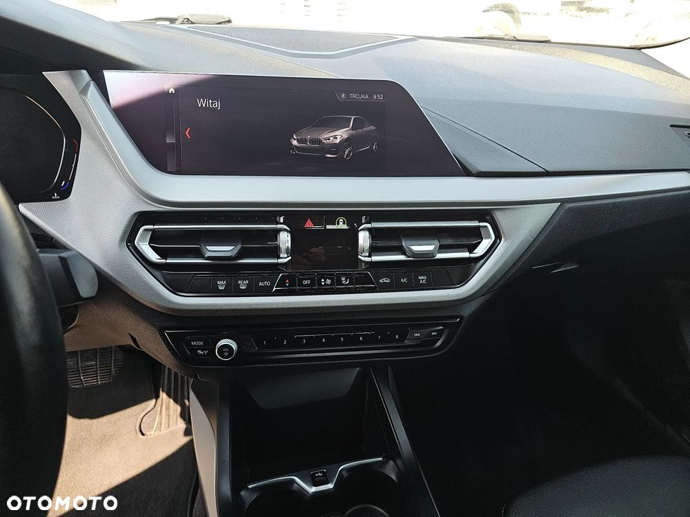 BMW Seria 2 218i - 14