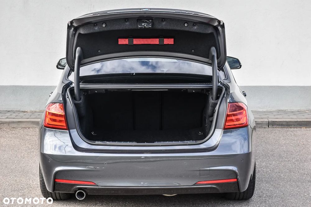 BMW Seria 3 320d DPF Edition Sport - 12