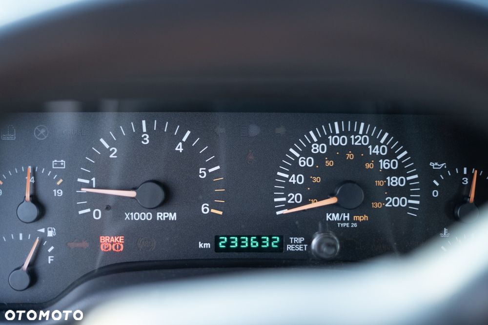 Jeep Cherokee 2.5 Sport - 6