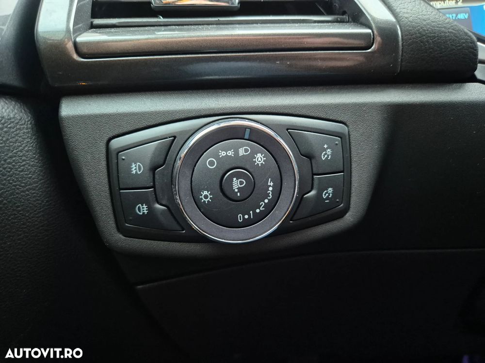 Ford Mondeo 2.0 HEV Trend - 28