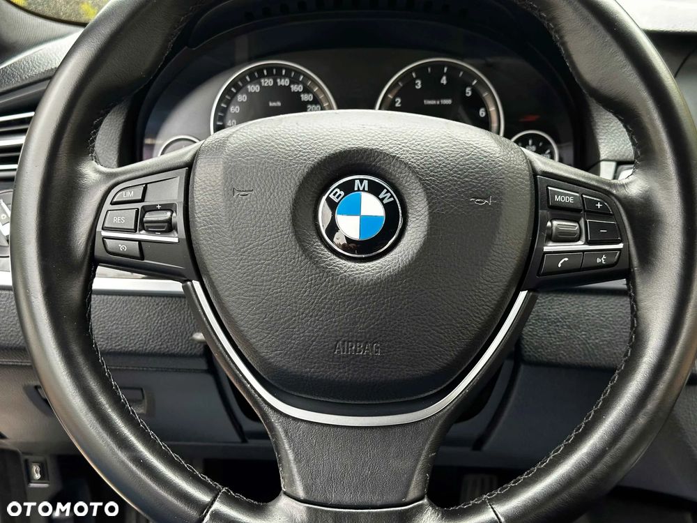 BMW Seria 5 520i - 24