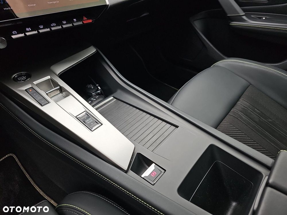 Peugeot 408 - 21