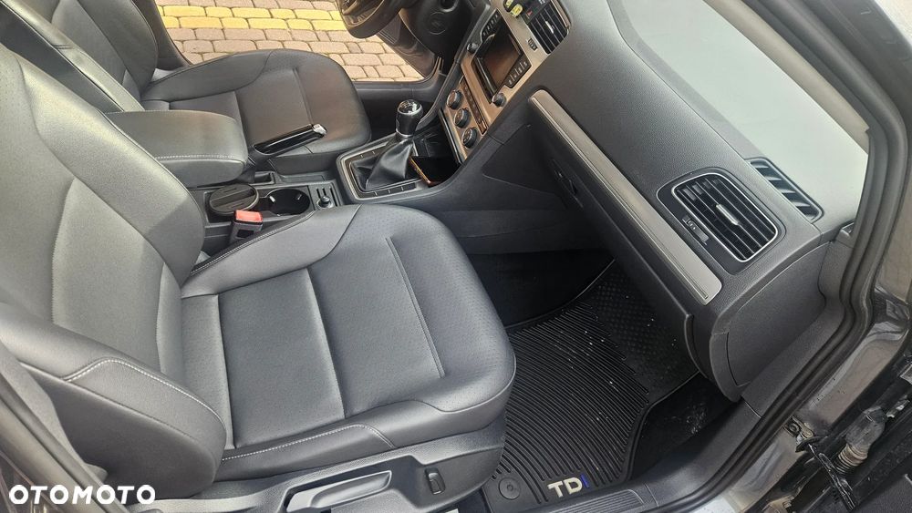 Volkswagen Golf - 26