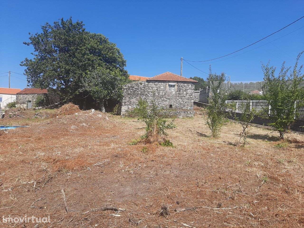 Quintinha com moradia e anexos em pedra para restauro - Grande imagem: 2/11