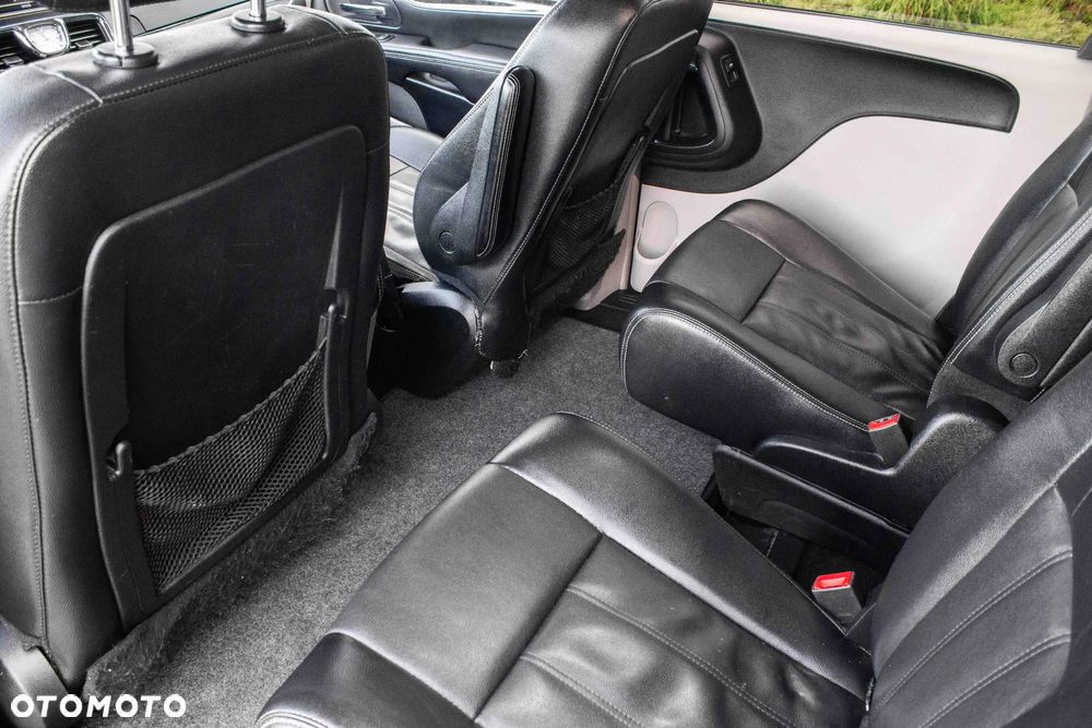 Chrysler Town & Country 3.6 Touring - 23