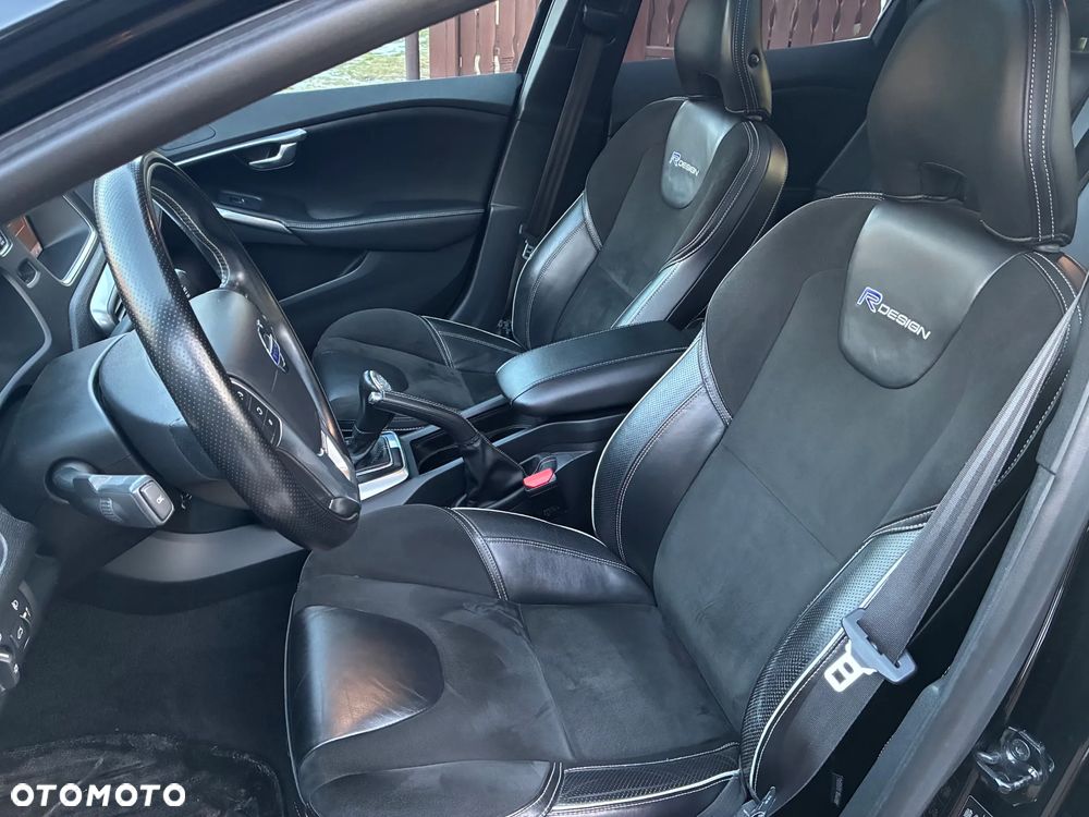 Volvo V40 T3 R-Design - 30