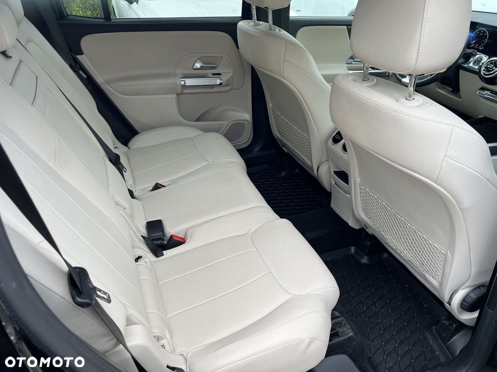 Mercedes-Benz GLB - 15