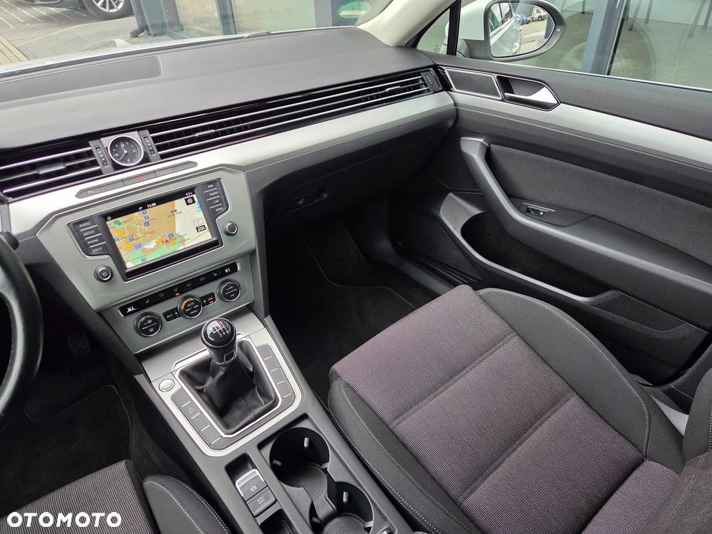 Volkswagen Passat 2.0 TDI (BlueMotion Technology) Comfortline - 21