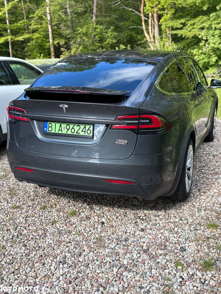 Tesla Model X - 3