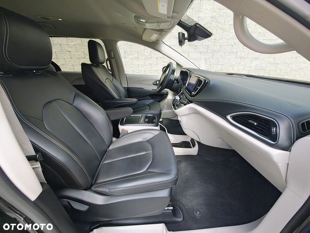 Chrysler Pacifica - 15