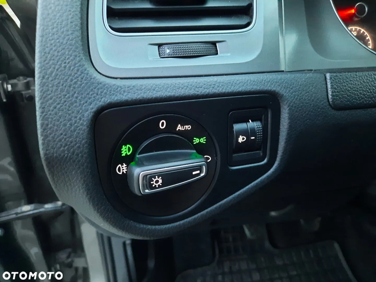Volkswagen Golf 1.6 TDI BlueMotion Technology Lounge - 25