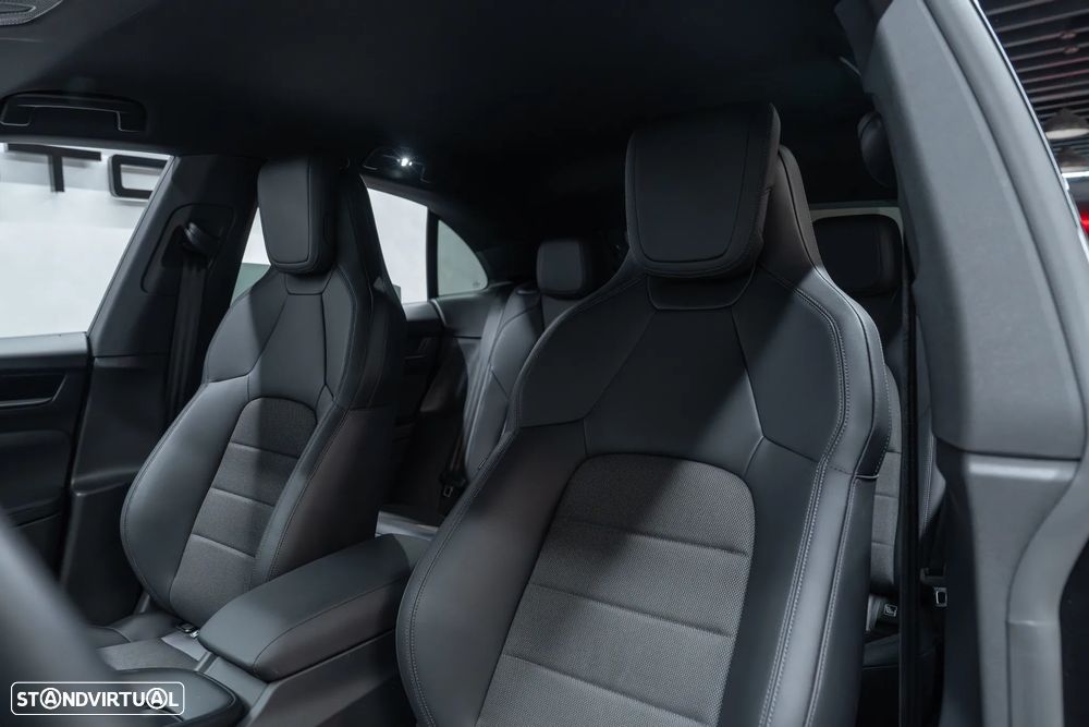 Porsche Macan Electric 4 - 28