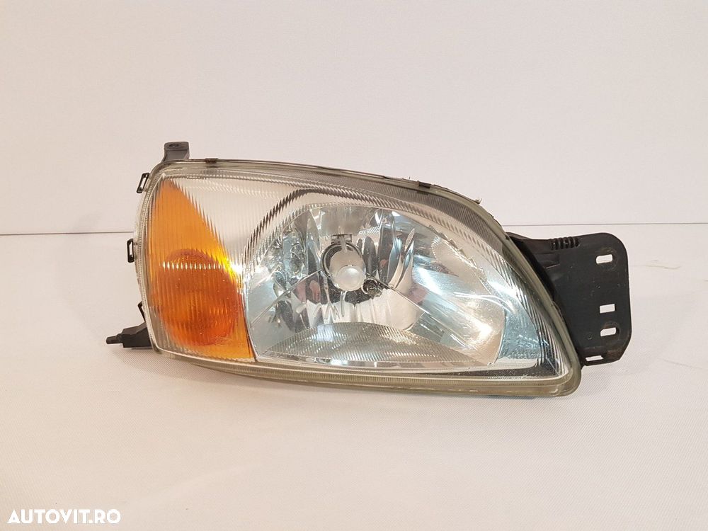 Far dreapta Ford Fiesta dupa 1997 - 1