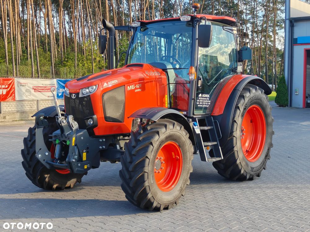Kubota M6-121 Utility
