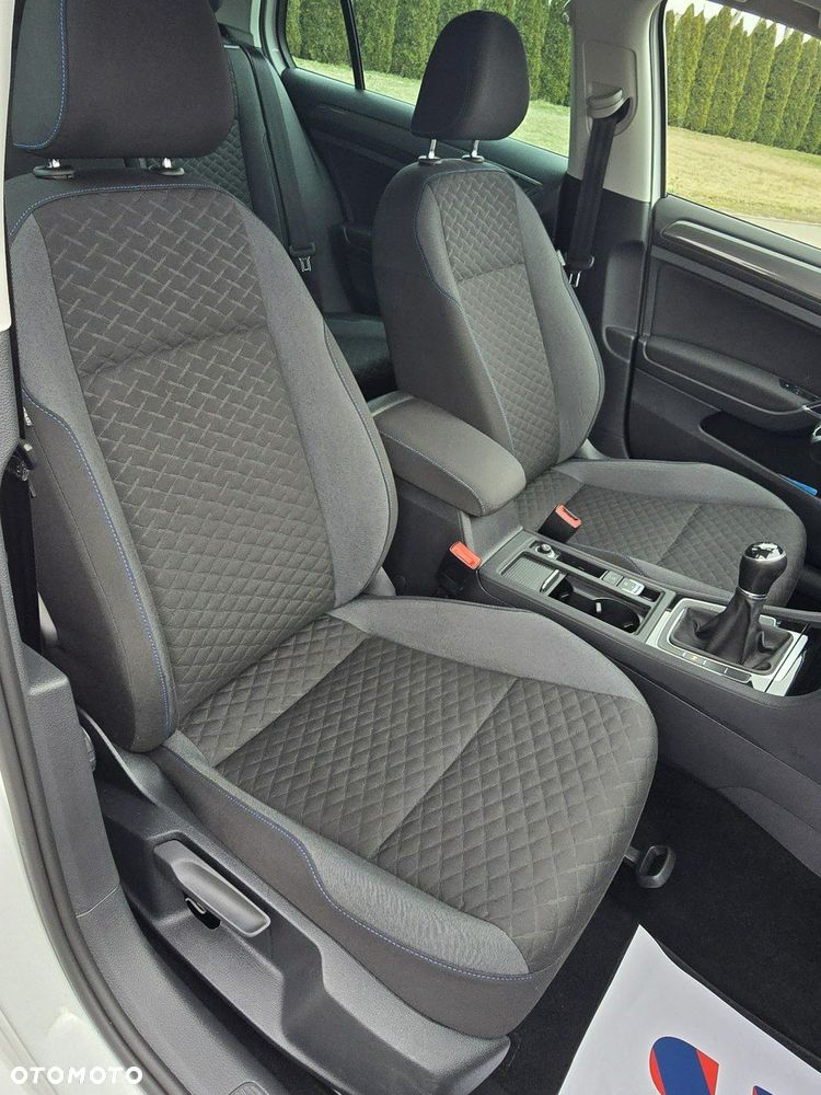 Volkswagen Golf - 23