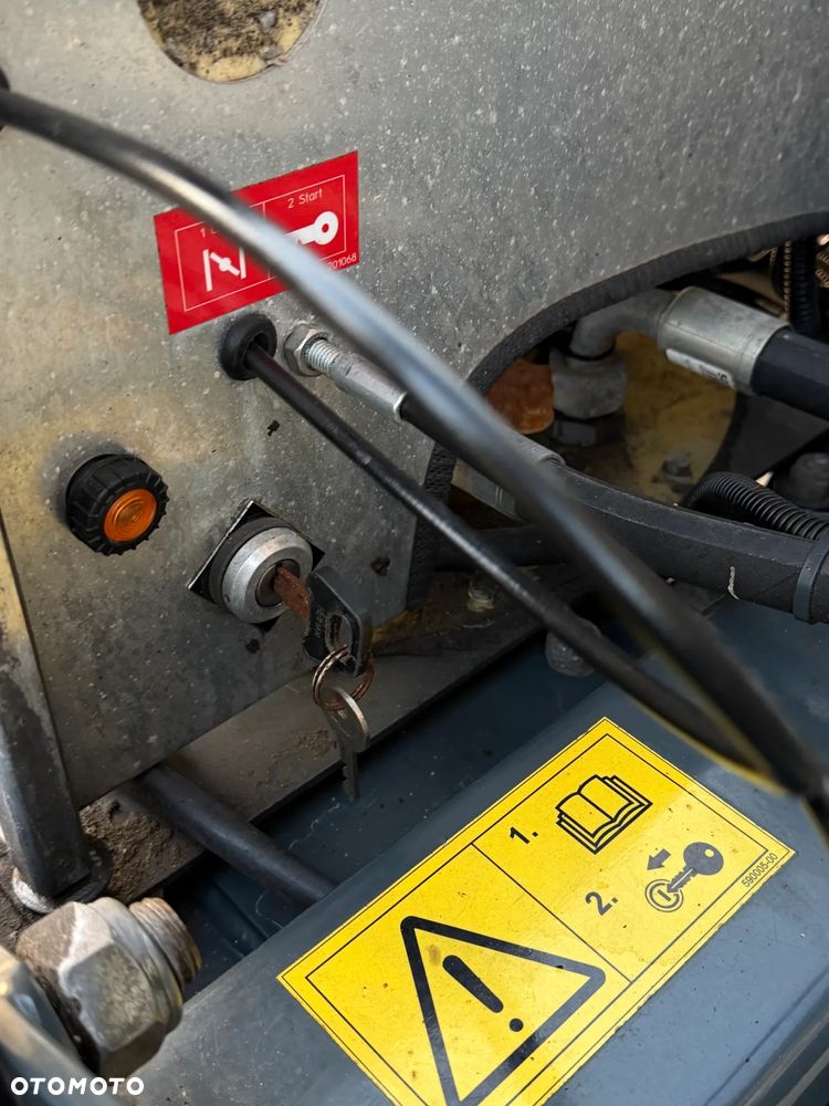 Paus Easy Big 25WH Drabina Dekarska w pełni Hydrauliczna 26 metrów. Obrotowa. 2018rok. Jak Nówka z salonu. praktycznie zerowy przebieg! Odpala na kluczyk. Silnik Honda. Serwisy w Dekra do Końca. Sprowadzona z Komuny Norweskiej. Wielka Okazja. Dokumenty do rejestracji. Dodatkowe sterowanie z góry. Nowy model - 28